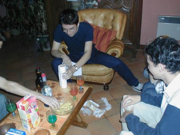 chezthony_stef-renverse-un-verre_2